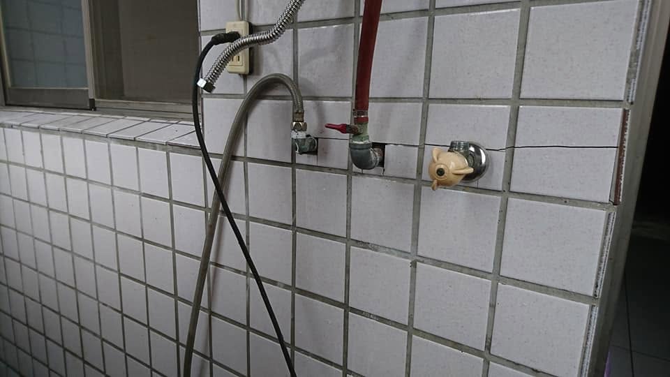 湖口天花板漏水灌注處理現場紀錄